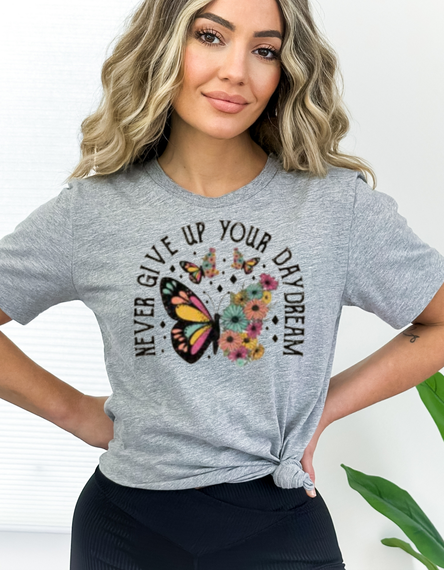 "Never Give Up Your Daydream" Butterfly Print T-Shirt