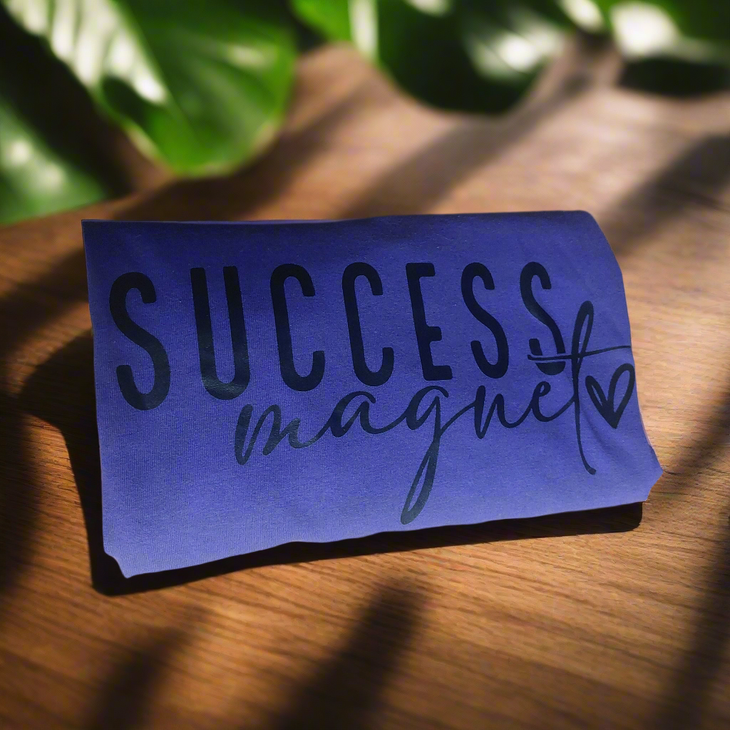 SUCCESS MAGNET T-shirt V-neck ready to go