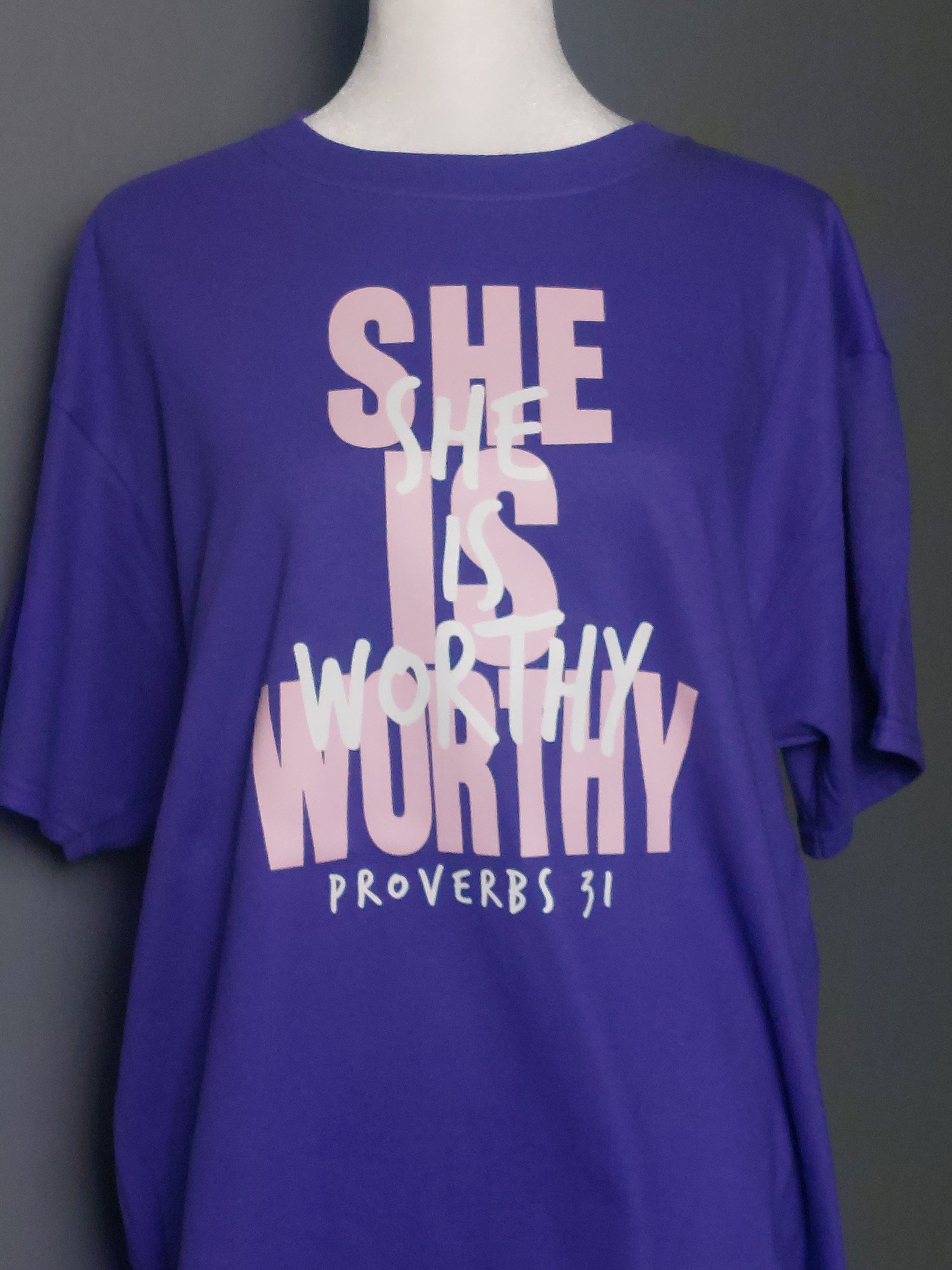 SHE IS WROTHLY CREW NECK T-SHIRT #3929
