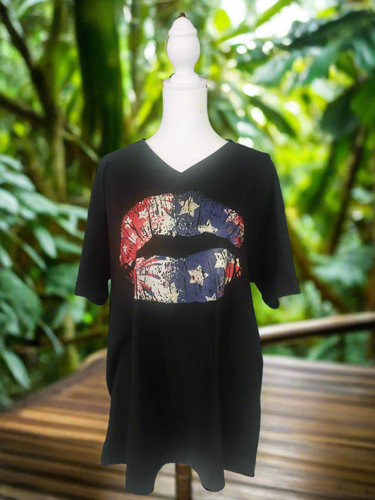 USA LIPS V-NECK T-SHIRT