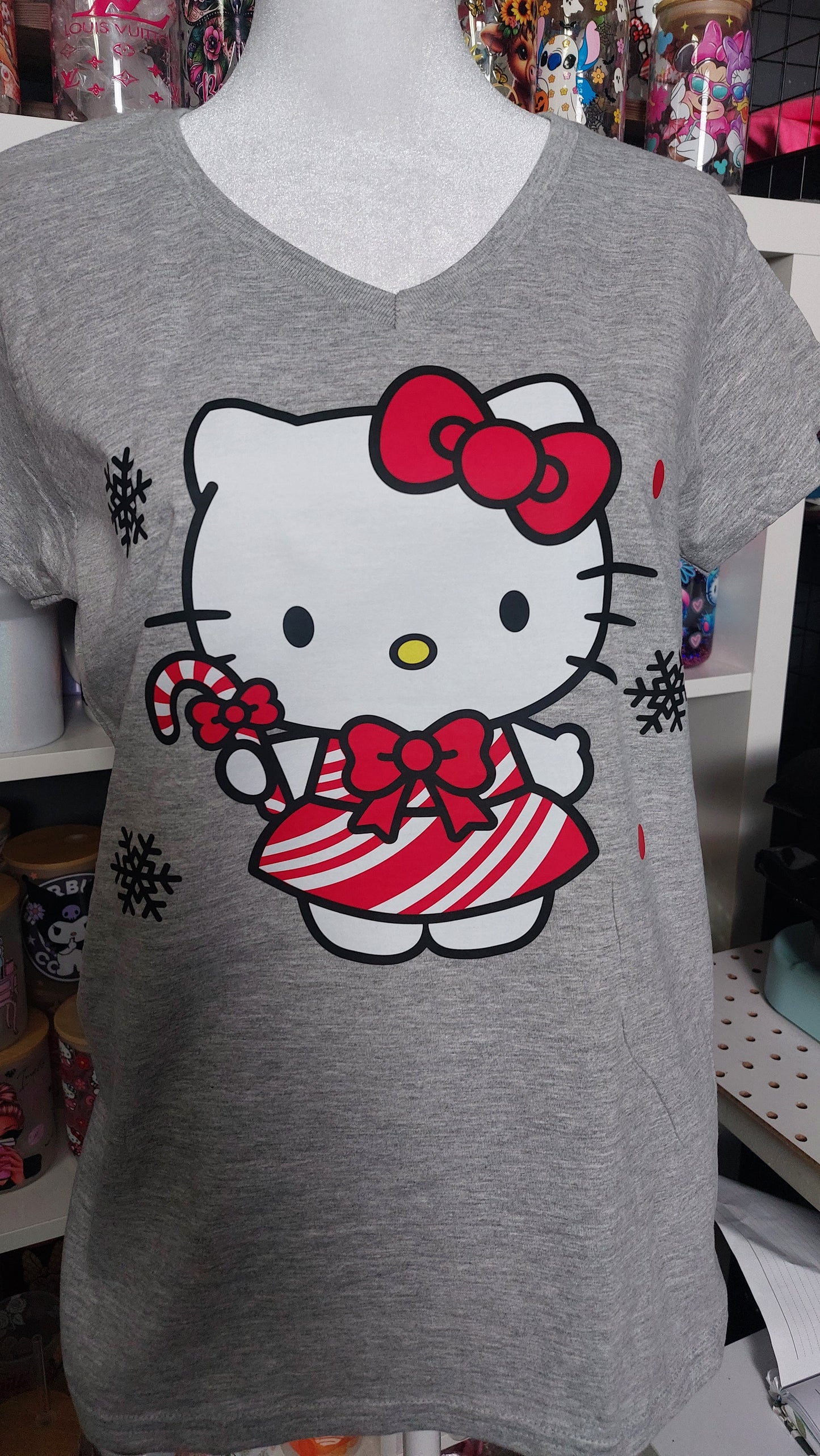 CHRISTMAS KITTY V-NECK T-SHIRT