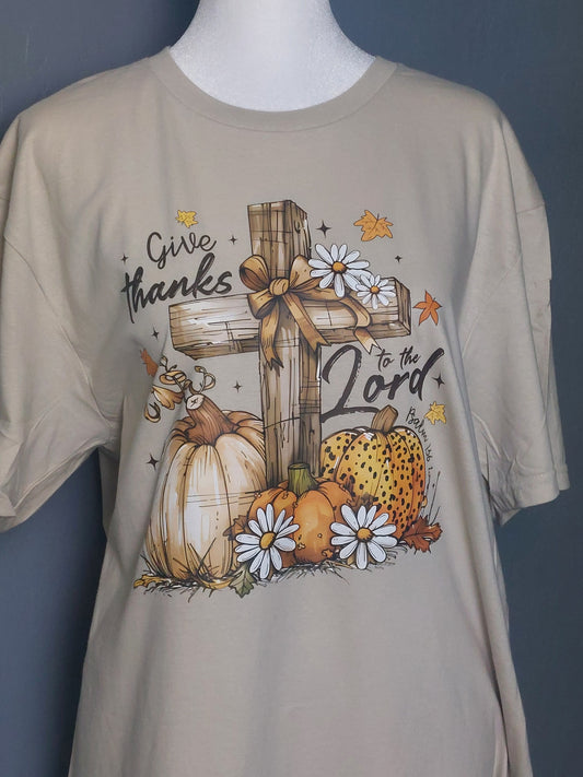 Give thanks to the Lord   CREW NECK T-SHIRT
